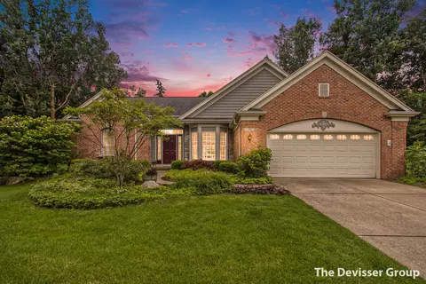 76 S Bridgestone Ct NE, Grand Rapids, MI 49546