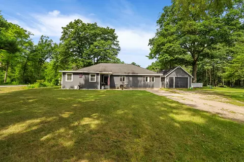 3411 Hyde Park Rd, Muskegon, MI 49445