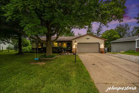 1015 Eastmont Dr SE, Grand Rapids, MI 49546