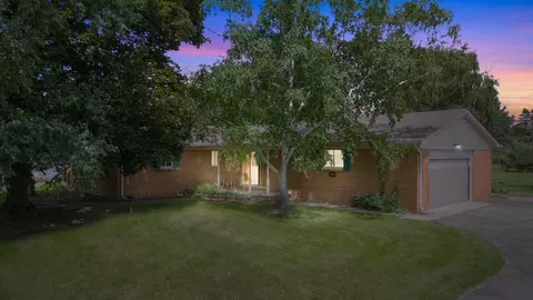 5299 Kenicott Trl, Brighton, MI 48114
