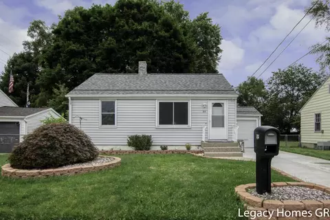 55 41st St SW, Wyoming, MI 49548