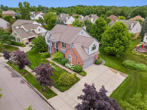 2013 Crowndale Ln, Canton, MI 48188