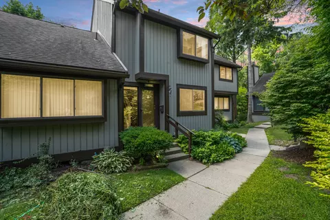 519 Carberry Hl, Brighton, MI 48116