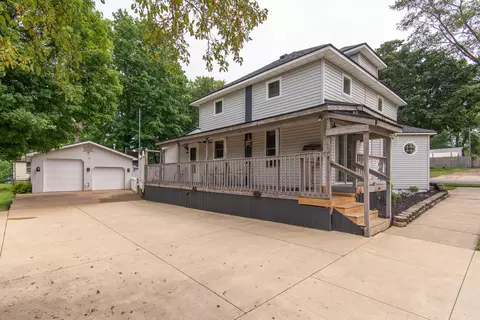 814 E Buck St, Three Rivers, MI 49093 photo 2