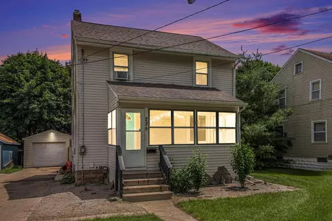 225 N Bowen St, Jackson, MI 49202
