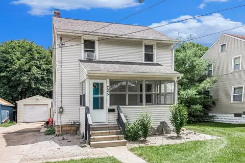 225 N Bowen St, Jackson, MI 49202 photo 2