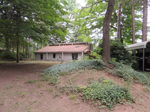 6587 Pepper Brooke Ln, Fennville, MI 49408