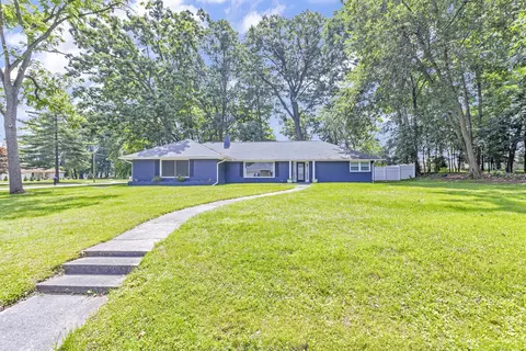 1603 Shoemaker Dr, Jackson, MI 49203
