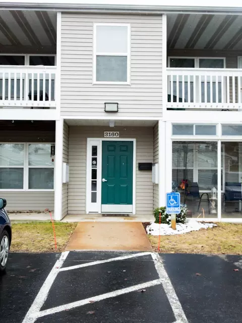 3160 Poplar Creek Dr SE #104, Grand Rapids, MI 49512