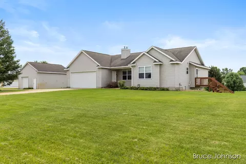 9302 Dakota Dr, Allendale, MI 49401