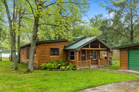 941 Windover Dr, Lake, MI 48632