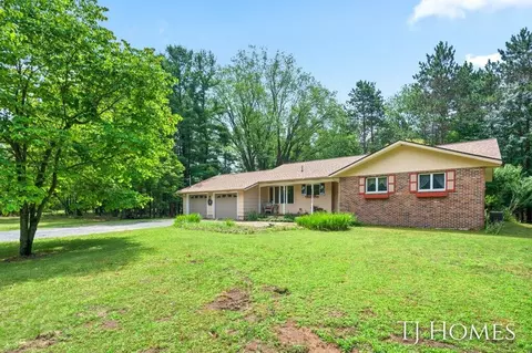 4051 Berquist Rd, Whitehall, MI 49461