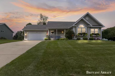 1544 Scott Creek Dr NE, Belmont, MI 49306