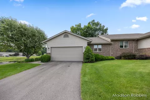 968 Ironwood Cir NW, Grand Rapids, MI 49534