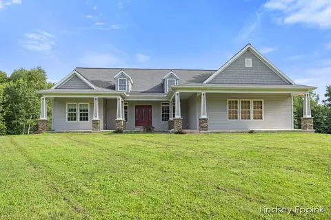 11699 Fillmore St, West Olive, MI 49460