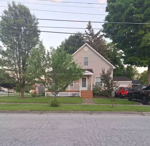 103 S Mechanic Ave, Fremont, MI 49412