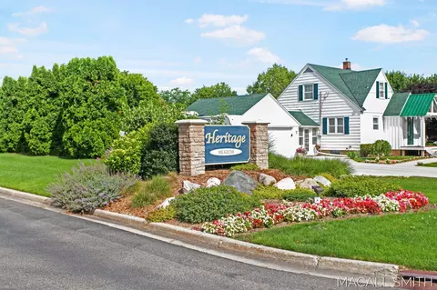 6008 Heritage Meadow Dr, Holland, MI 49423