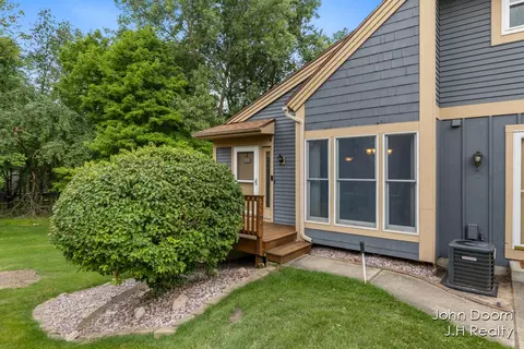 2364 Portman Dr SE #208, Grand Rapids, MI 49508