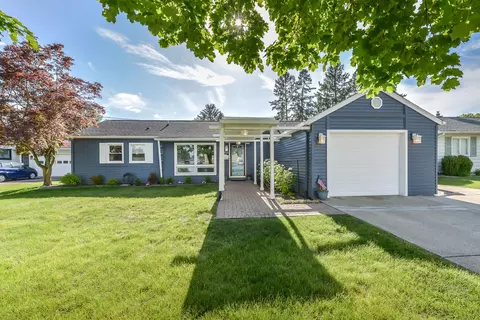 746 Book St, Chelsea, MI 48118