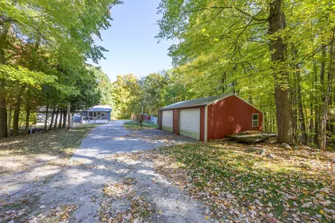 6438 N Lake Dr N, Six Lakes, MI 48886