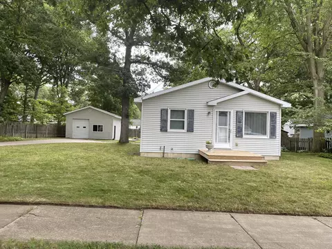 5134 Carson Ave SW, Grand Rapids, MI 49548