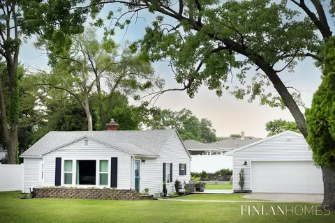 1305 Beechwood St NE, Grand Rapids, MI 49505