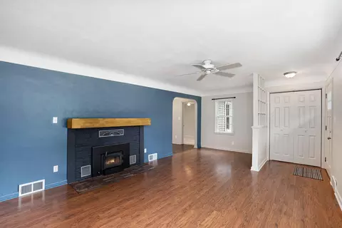2410 Wallace Dr, Jackson, MI 49203