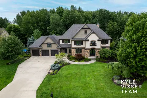 5794 Manchester Hills Dr SE, Grand Rapids, MI 49546