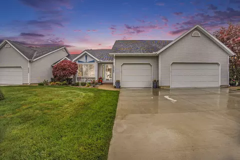 14767 Anchor Ct, Holland, MI 49424