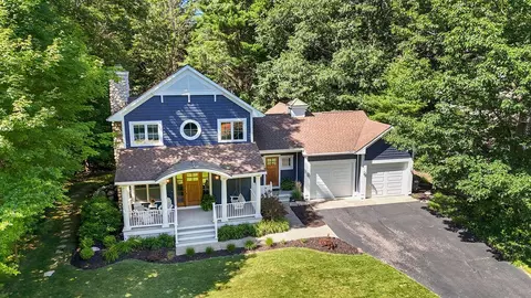 77170 Summers Gate Cir, South Haven, MI 49090
