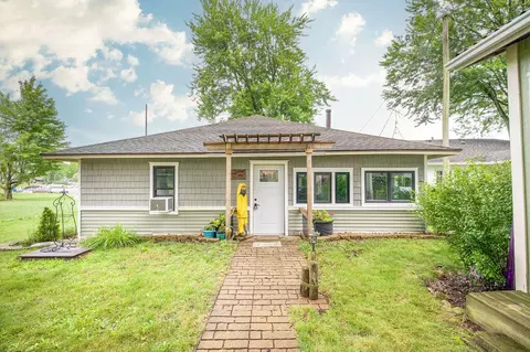 47456 Woodland Dr, Bangor, MI 49013