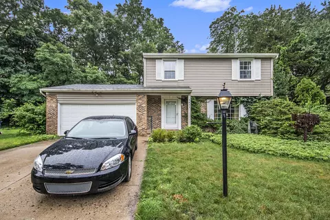 1411 Walwood Ter NE, Grand Rapids, MI 49505