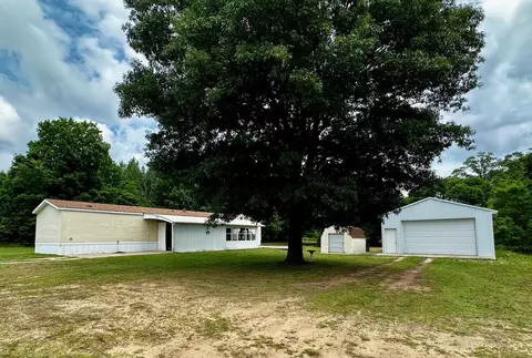 9058 E Loop Rd, Hesperia, MI 49421