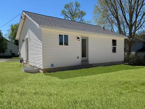 704 E Ganson St, Jackson, MI 49201 photo 2