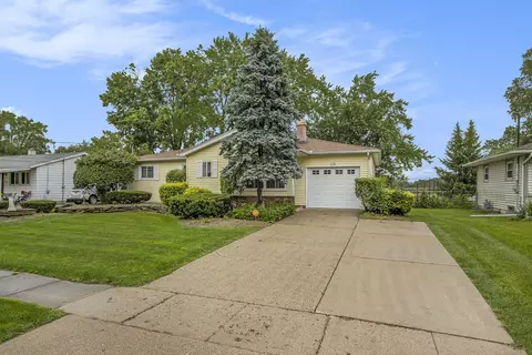 338 N 28th St, Springfield, MI 49037 photo 4