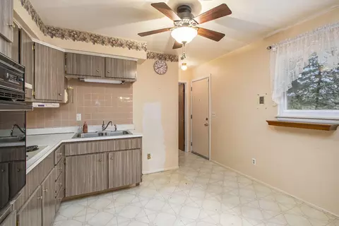 338 N 28th St, Springfield, MI 49037 photo 11