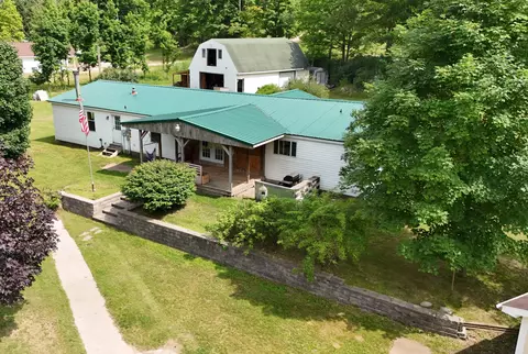 6414 W 18 Rd, Mesick, MI 49668