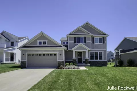 498 Highlander Dr NE, Rockford, MI 49341