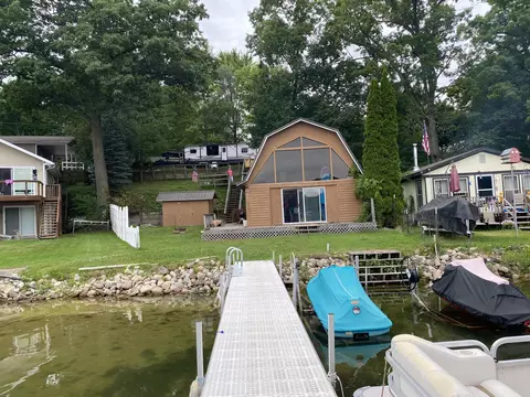 2712 W 24th, Fremont, MI 49412