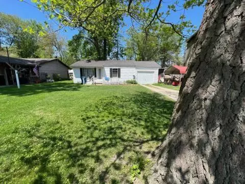 4133 Woodland Dr, Bridgman, MI 49106