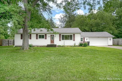 923 N Jefferson St, Hastings, MI 49058