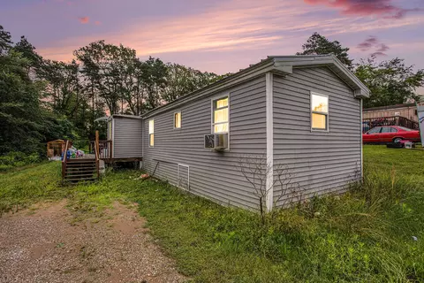 1586 Pinedale Dr, Hastings, MI 49058