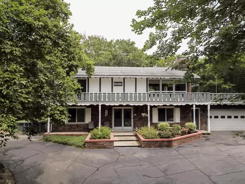 18456 Iroquois Dr, Spring Lake, MI 49456