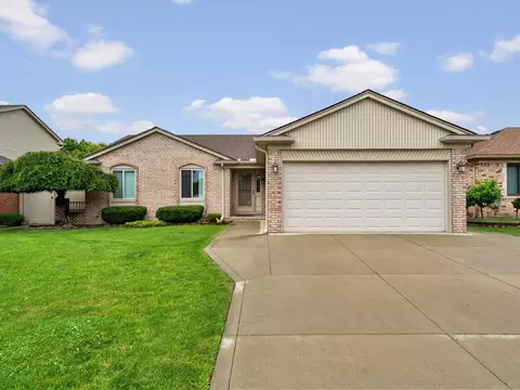 42354 Royal Ln, Clinton Twp, MI 48038