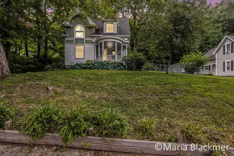 1096 W Main St, Ionia, MI 48846