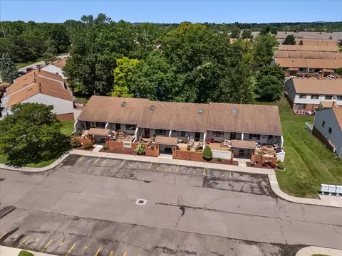 25664 Lexington Dr #4, South Lyon, MI 48178