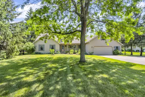 14613 Red Bird Ct, Brooklyn, MI 49230