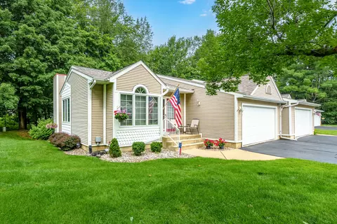 119 Pinegrove Dr, Battle Creek, MI 49015