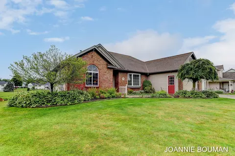 1506 Woodfield Dr, Zeeland, MI 49464
