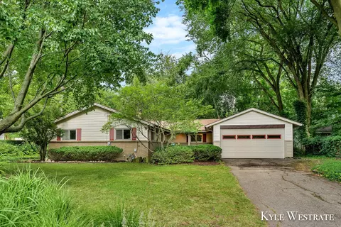 732 Hill Ave NW, Grand Rapids, MI 49504